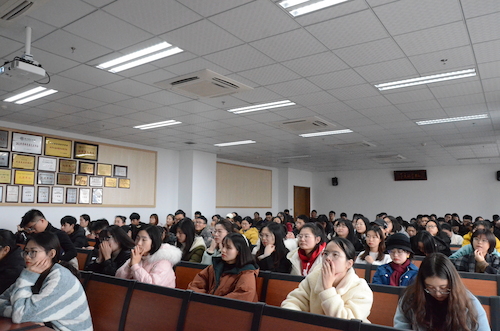 同学们认真听分享会