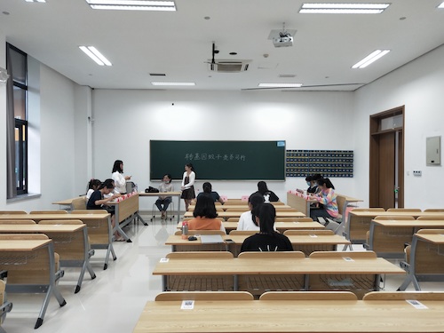 七月三日 生命与环境科学学院 “走近转基因”科普小分队 正方一辩发言