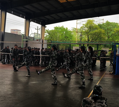 6.25 陈馨仝 风雨球场 正步