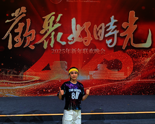 图三沈沁甜同学参加“欢聚好时光”新年联欢晚会现场照片
