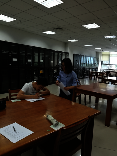 七月八日 生命与环境科学学院 赴西湖区“格格”学习探索小分队 图书馆的同在帮我们填写问卷