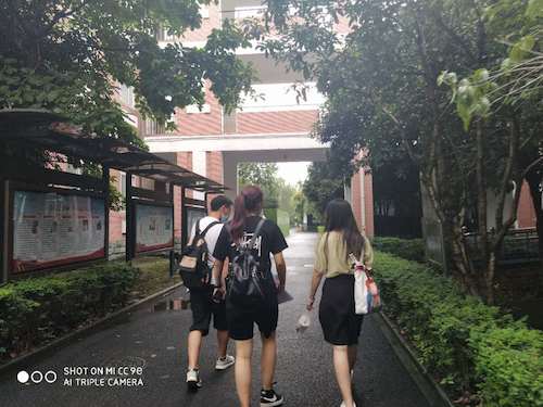 7月4日生命与环境科学学院赴余杭二高关于生命科学宣讲社会实践小分队分进入学校