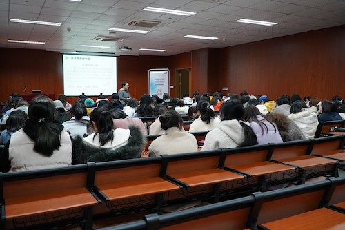 同学们听讲